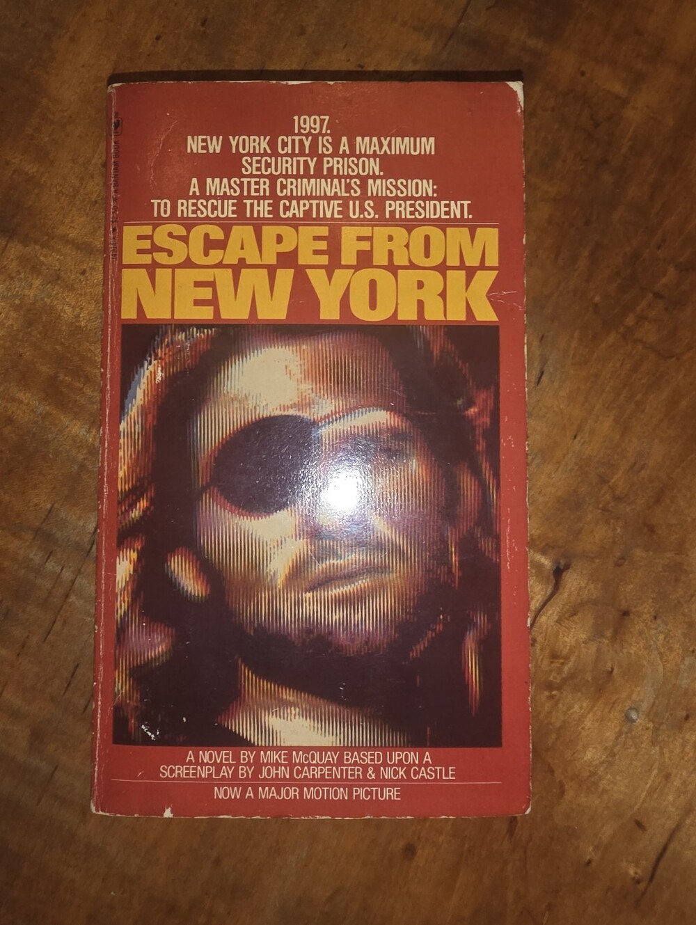 ESCAPE FROM NEW YORK Novelization Paperback Snake Plissken Bantam 1981 EXCELLENT